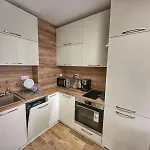 5 Min From The Airport Апартаменты *