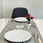 5 Min From The Airport Апартаменты