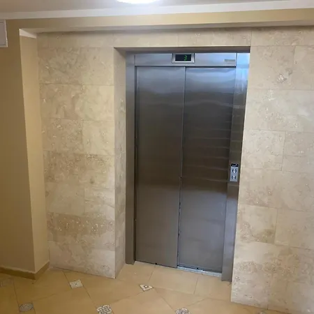 5 Min From The Airport