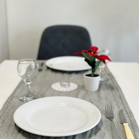 5 Min From The Airport 아파트