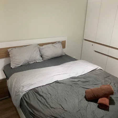 5 Min From The Airport Apartment *