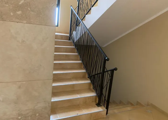 5 Min From The Airport