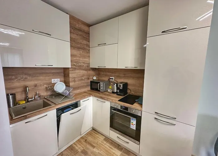 5 Min From The Airport Apartament *