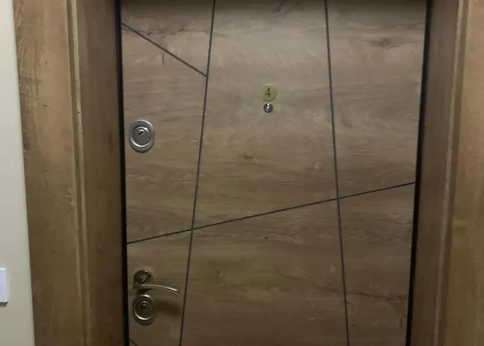 5 Min From The Airport *