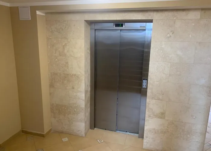 5 Min From The Airport