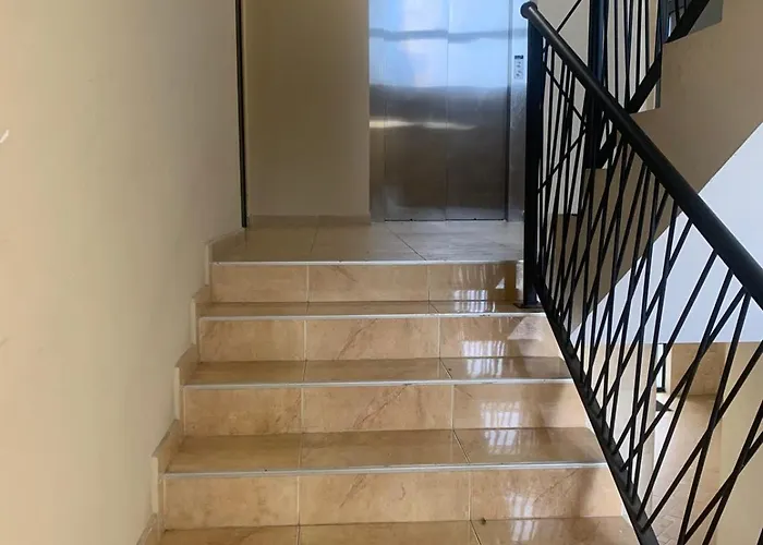 5 Min From The Airport *