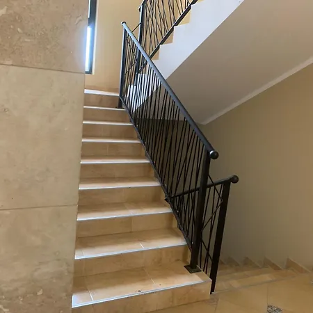 5 Min From The Airport