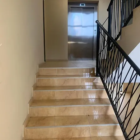 5 Min From The Airport *